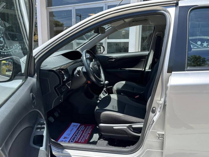 ETIOS 4 PUERTAS 1.5 NAFTA 6M/T XLS año 2018 IMPECABLE! Financia Bco. Santander. Acércate a ORIO HNOS, SAN GENARO, concesionario oficial SHINERAY - Imagen 9