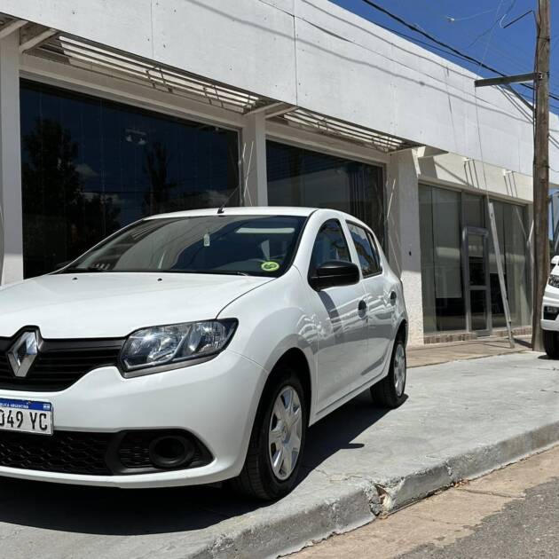 SANDERO 1.6 EXPRESSION año 2017. Financia Bco. Santander. Acércate a ORIO HNOS, SAN GENARO, concesionario oficial SHINERAY
