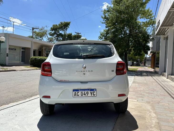 SANDERO 1.6 EXPRESSION año 2017. Financia Bco. Santander. Acércate a ORIO HNOS, SAN GENARO, concesionario oficial SHINERAY - Imagen 4