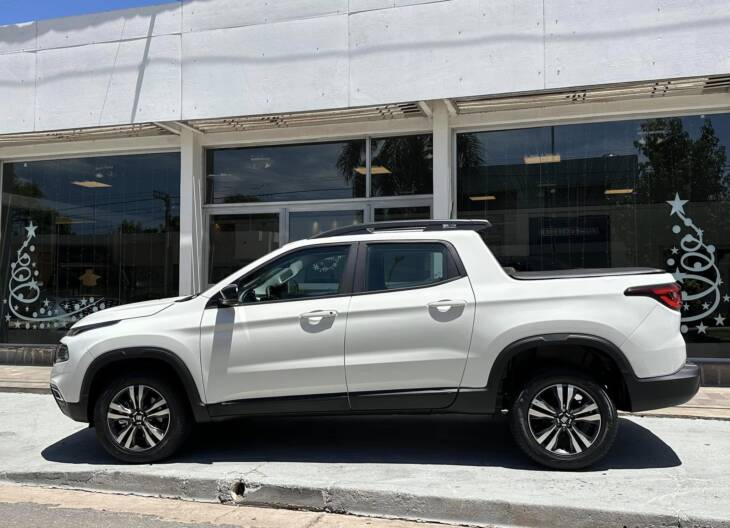 FIAT TORO 1.3 TURBO NAFTA AUTOMATICA FREEDOM 4X2 0Km My2025 DISPONIBLE. Financia Bco. Santander. Acércate a ORIO HNOS, SAN GENARO, concesionario oficial JMC, ISUZU, KAMA Camiones - Imagen 2