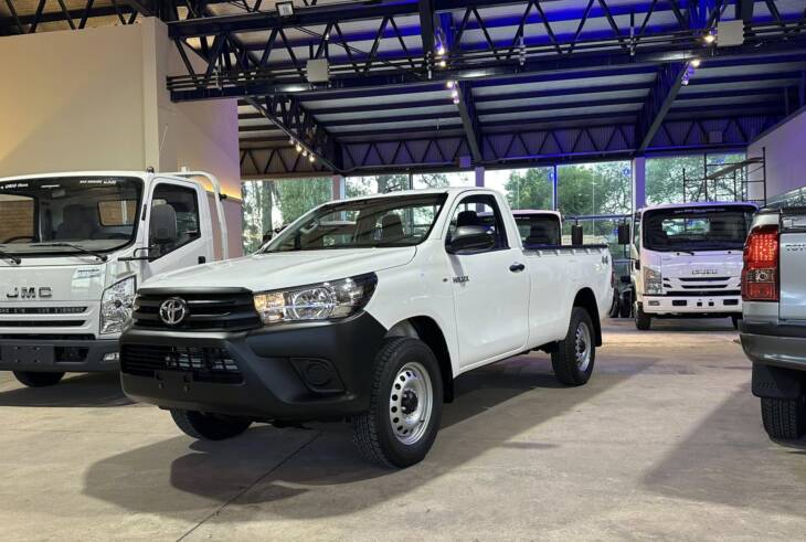 HILUX C/SIMPLE 2.4 TDI 4x4 0km my2025 DISPONIBLES! Financia Bco. Santander. Acércate a ORIO HNOS, SAN GENARO, concesionario oficial SHINERAY - Imagen 6