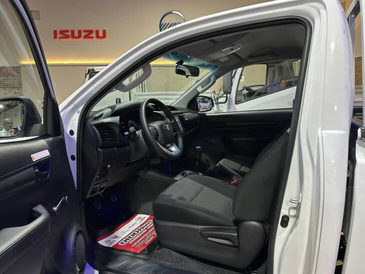 HILUX C/SIMPLE 2.4 TDI 4x4 0km my2025 DISPONIBLES! Financia Bco. Santander. Acércate a ORIO HNOS, SAN GENARO, concesionario oficial SHINERAY - Imagen 8