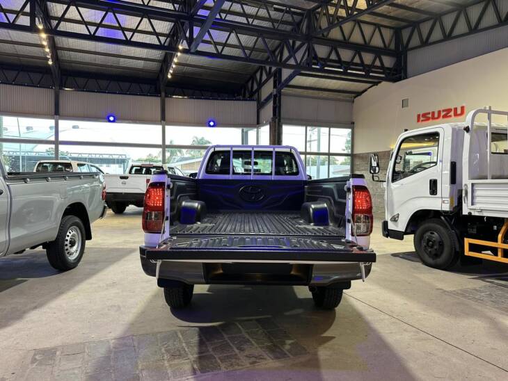 HILUX C/SIMPLE 2.4 TDI 4x4 0km my2025 DISPONIBLES! Financia Bco. Santander. Acércate a ORIO HNOS, SAN GENARO, concesionario oficial SHINERAY - Imagen 4