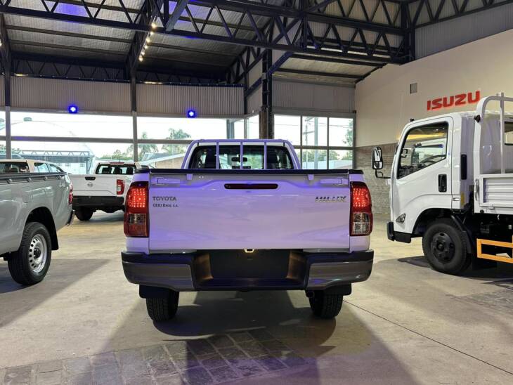HILUX C/SIMPLE 2.4 TDI 4x4 0km my2025 DISPONIBLES! Financia Bco. Santander. Acércate a ORIO HNOS, SAN GENARO, concesionario oficial SHINERAY - Imagen 3