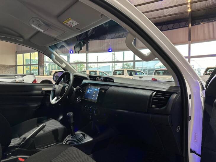 HILUX C/SIMPLE 2.4 TDI 4x4 0km my2025 DISPONIBLES! Financia Bco. Santander. Acércate a ORIO HNOS, SAN GENARO, concesionario oficial SHINERAY - Imagen 11