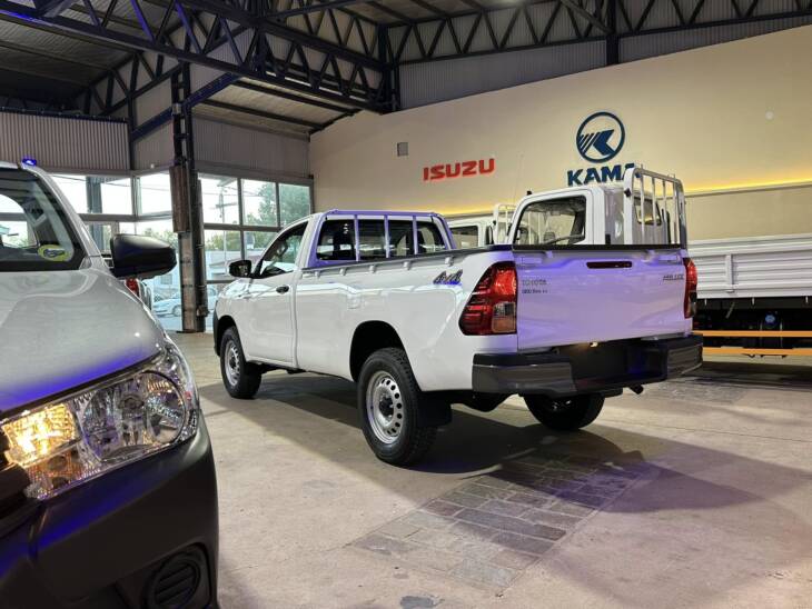 HILUX C/SIMPLE 2.4 TDI 4x4 0km my2025 DISPONIBLES! Financia Bco. Santander. Acércate a ORIO HNOS, SAN GENARO, concesionario oficial SHINERAY - Imagen 2
