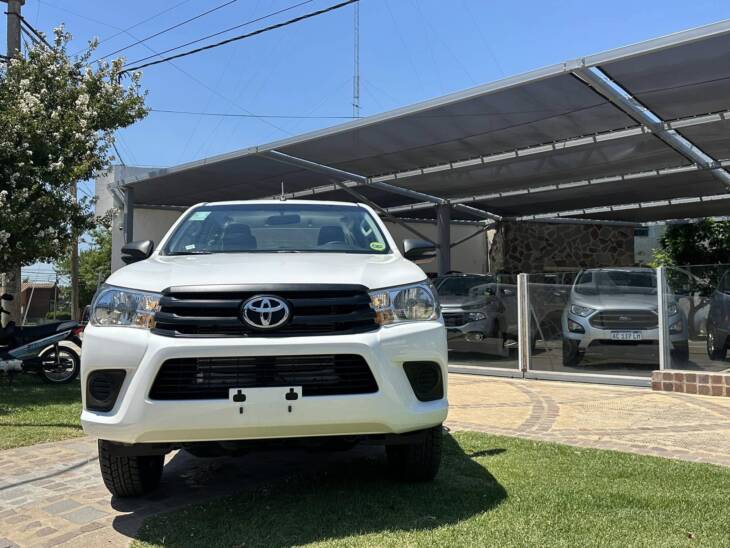 HILUX D/CABINA 2.4 TDI DX 4x4 0Km My2024 DISPONIBLES! Financia Bco. Santander o MG. Acércate a ORIO HNOS, SAN GENARO, concesionario oficial JMC, ISUZU, KAMA Camiones - Imagen 6