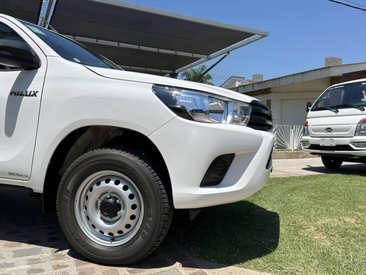HILUX D/CABINA 2.4 TDI DX 4x4 0Km My2024 DISPONIBLES! Financia Bco. Santander o MG. Acércate a ORIO HNOS, SAN GENARO, concesionario oficial JMC, ISUZU, KAMA Camiones - Imagen 11