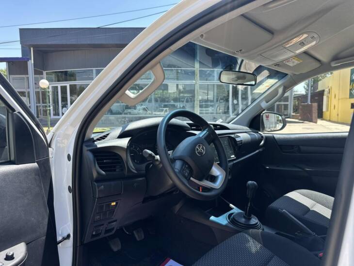 HILUX D/CABINA 2.4 TDI DX 4x4 0Km My2024 DISPONIBLES! Financia Bco. Santander o MG. Acércate a ORIO HNOS, SAN GENARO, concesionario oficial JMC, ISUZU, KAMA Camiones - Imagen 10