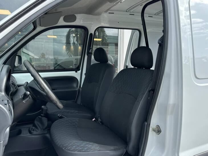 KANGOO PH3 CONFORT FURGON 1.6 NAFTA 1 PLC 2 ASIENTOS año 2017 UNICA! Financia Bco. Santander. Acércate a ORIO HNOS, SAN GENARO, concesionario oficial SHINERAY, DOMY Utilitarios - Imagen 10