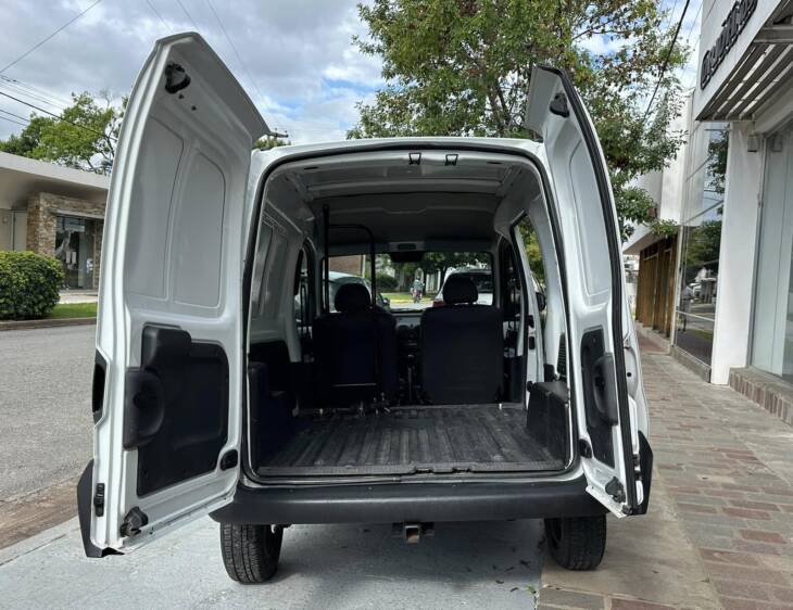 KANGOO PH3 CONFORT FURGON 1.6 NAFTA 1 PLC 2 ASIENTOS año 2017 UNICA! Financia Bco. Santander. Acércate a ORIO HNOS, SAN GENARO, concesionario oficial SHINERAY, DOMY Utilitarios - Imagen 5