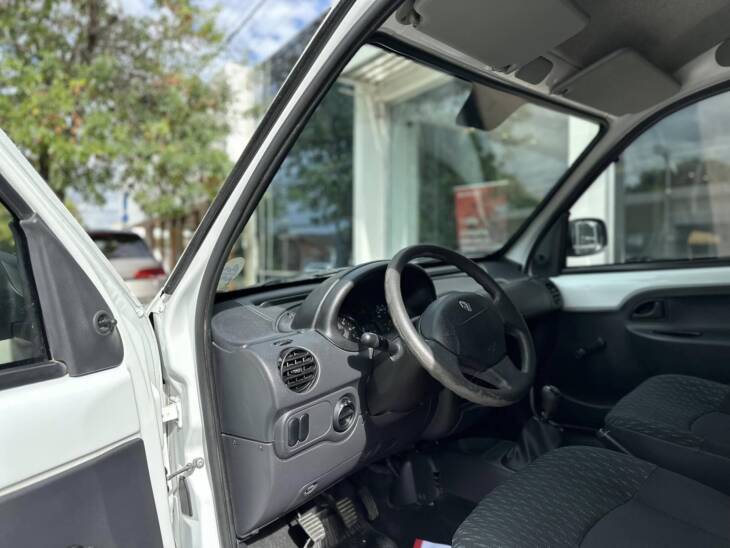 KANGOO PH3 CONFORT FURGON 1.6 NAFTA 1 PLC 2 ASIENTOS año 2017 UNICA! Financia Bco. Santander. Acércate a ORIO HNOS, SAN GENARO, concesionario oficial SHINERAY, DOMY Utilitarios - Imagen 9