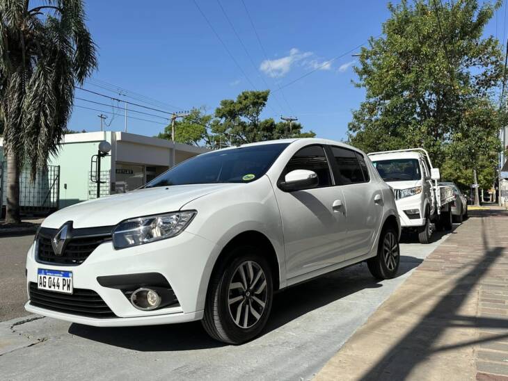 SANDERO PH2 1.6 16v INTENSE MANUAL año 2023 IMPECABLE! Financia Bco. Santander o MG. Acércate a ORIO HNOS, SAN GENARO, concesionario oficial JMC, ISUZU, KAMA Camiones - Imagen 6