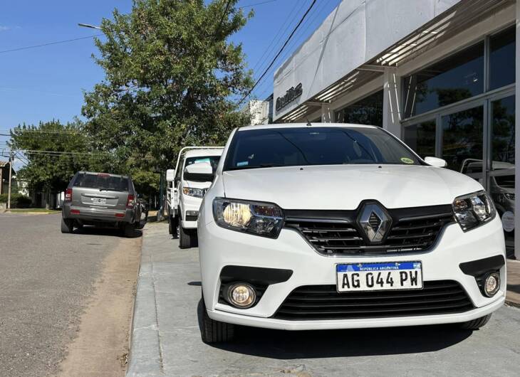 SANDERO PH2 1.6 16v INTENSE MANUAL año 2023 IMPECABLE! Financia Bco. Santander o MG. Acércate a ORIO HNOS, SAN GENARO, concesionario oficial JMC, ISUZU, KAMA Camiones - Imagen 7