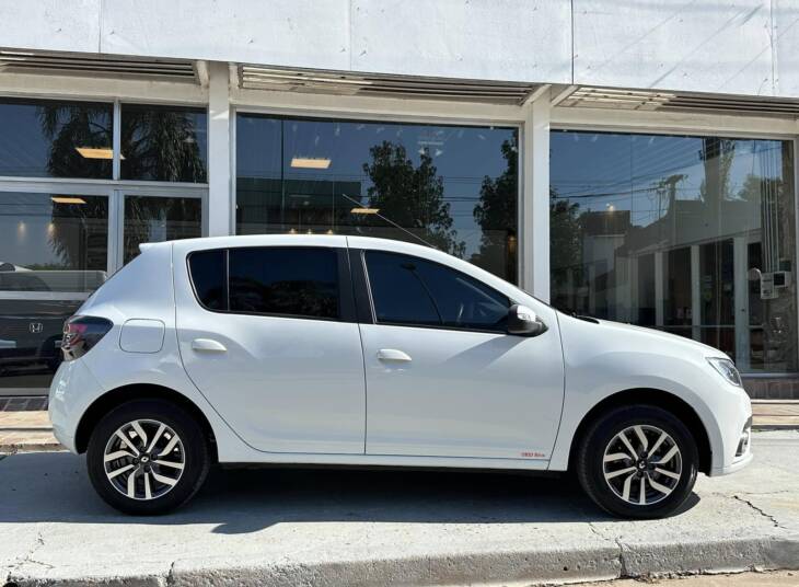 SANDERO PH2 1.6 16v INTENSE MANUAL año 2023 IMPECABLE! Financia Bco. Santander o MG. Acércate a ORIO HNOS, SAN GENARO, concesionario oficial JMC, ISUZU, KAMA Camiones - Imagen 2