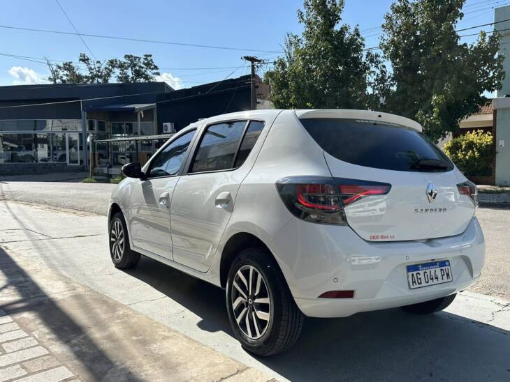 SANDERO PH2 1.6 16v INTENSE MANUAL año 2023 IMPECABLE! Financia Bco. Santander o MG. Acércate a ORIO HNOS, SAN GENARO, concesionario oficial JMC, ISUZU, KAMA Camiones - Imagen 5