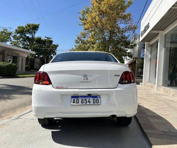 PEUGEOT 301 1.6 NAFTA M/T ALLURE PLUS año 2019 con 78.000Km. Financia Bco. Santander o MG. Acércate a ORIO HNOS, SAN GENARO, concesionario oficial JMC, ISUZU, KAMA Camiones - Imagen 4