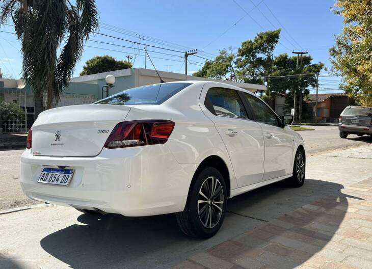 PEUGEOT 301 1.6 NAFTA M/T ALLURE PLUS año 2019 con 78.000Km. Financia Bco. Santander o MG. Acércate a ORIO HNOS, SAN GENARO, concesionario oficial JMC, ISUZU, KAMA Camiones - Imagen 6
