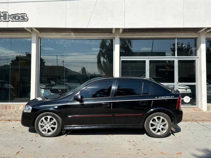 CHEVROLET ASTRA II 5 PTAS 2.0 MANUAL GLS año 2012 UNICO! Acércate a ORIO HNOS, SAN GENARO, concesionario oficial SHINERAY, DOMY Utilitarios - Imagen 2