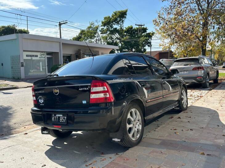 CHEVROLET ASTRA II 5 PTAS 2.0 MANUAL GLS año 2012 UNICO! Acércate a ORIO HNOS, SAN GENARO, concesionario oficial SHINERAY, DOMY Utilitarios - Imagen 5
