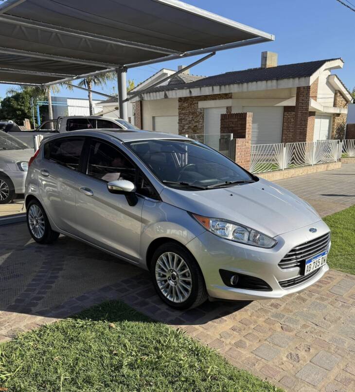 FIESTA 1.6 L 5 PUERTAS MANUAL TITANIUM año 2017 IMPECABLE! Financia Bco. Santander. Acércate a ORIO HNOS, SAN GENARO, concesionario oficial SHINERAY, DOMY Utilitarios - Imagen 6