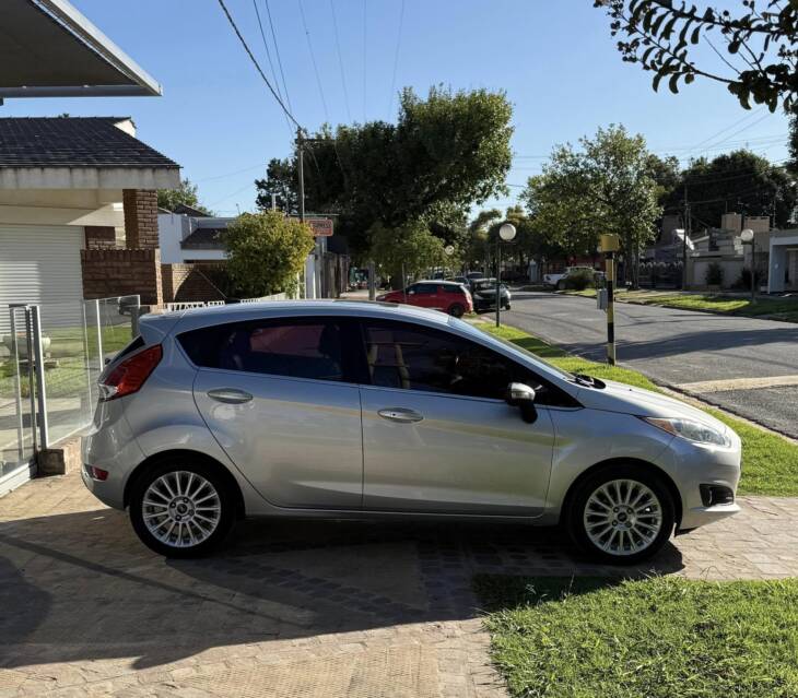FIESTA 1.6 L 5 PUERTAS MANUAL TITANIUM año 2017 IMPECABLE! Financia Bco. Santander. Acércate a ORIO HNOS, SAN GENARO, concesionario oficial SHINERAY, DOMY Utilitarios - Imagen 5