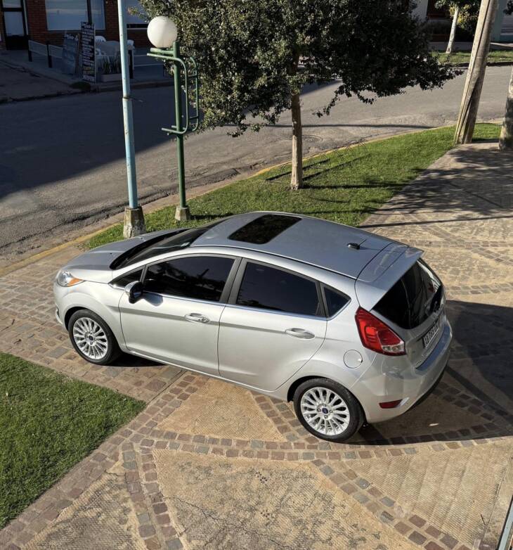 FIESTA 1.6 L 5 PUERTAS MANUAL TITANIUM año 2017 IMPECABLE! Financia Bco. Santander. Acércate a ORIO HNOS, SAN GENARO, concesionario oficial SHINERAY, DOMY Utilitarios - Imagen 3