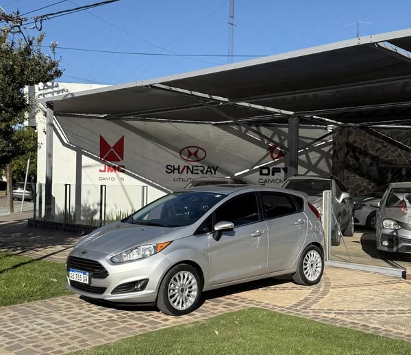 FIESTA 1.6 L 5 PUERTAS MANUAL TITANIUM año 2017 IMPECABLE! Financia Bco. Santander. Acércate a ORIO HNOS, SAN GENARO, concesionario oficial SHINERAY, DOMY Utilitarios