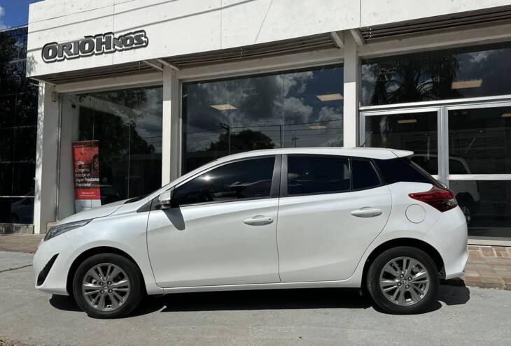 YARIS 5 PUERTAS 1.5 6M/T XLS año 2021 IMPECABLE! Financia Bco. Santander o MG. Acércate a ORIO HNOS, SAN GENARO, concesionario oficial JMC, ISUZU, KAMA Camiones - Imagen 2