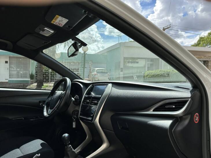 YARIS 5 PUERTAS 1.5 6M/T XLS año 2021 IMPECABLE! Financia Bco. Santander o MG. Acércate a ORIO HNOS, SAN GENARO, concesionario oficial JMC, ISUZU, KAMA Camiones - Imagen 10