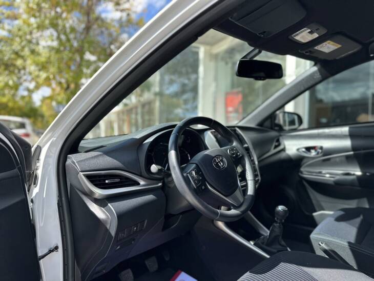 YARIS 5 PUERTAS 1.5 6M/T XLS año 2021 IMPECABLE! Financia Bco. Santander o MG. Acércate a ORIO HNOS, SAN GENARO, concesionario oficial JMC, ISUZU, KAMA Camiones - Imagen 8