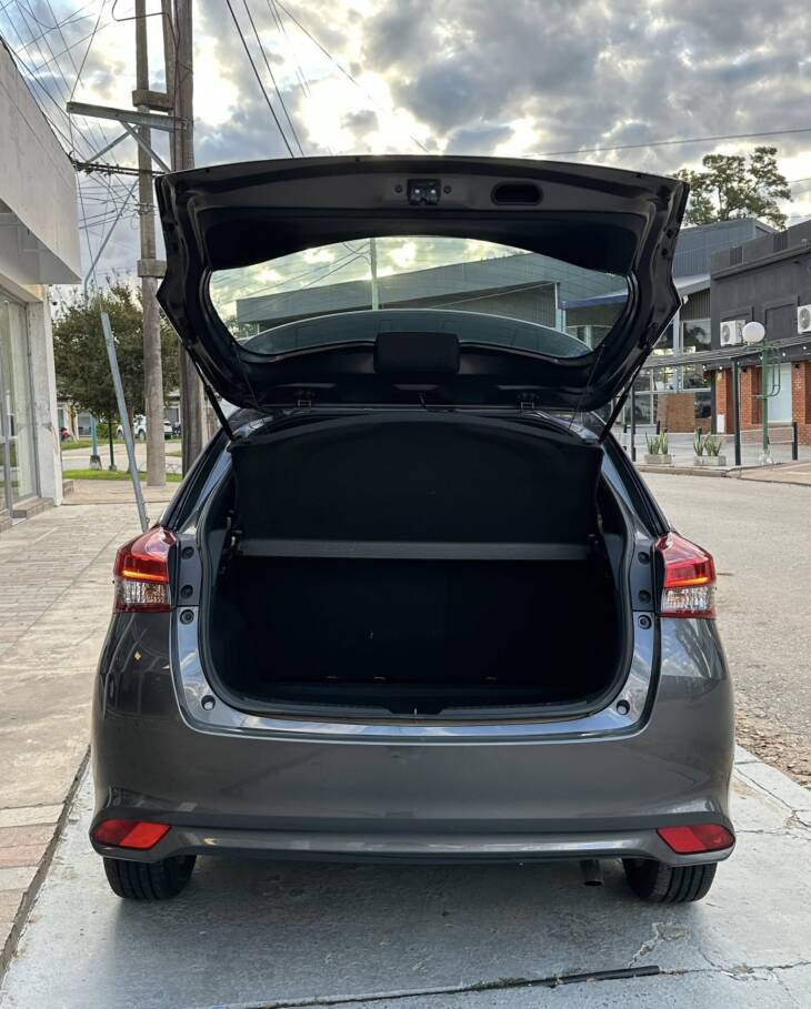 YARIS 5 PUERTAS 1.5 6M/T XLS año 2021 unico! Financia Bco. Santander. Acércate a ORIO HNOS, SAN GENARO, concesionario oficial SHINERAY, DOMY Utilitarios - Imagen 6