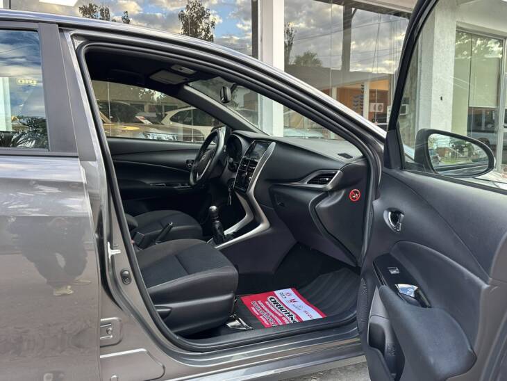 YARIS 5 PUERTAS 1.5 6M/T XLS año 2021 unico! Financia Bco. Santander. Acércate a ORIO HNOS, SAN GENARO, concesionario oficial SHINERAY, DOMY Utilitarios - Imagen 9