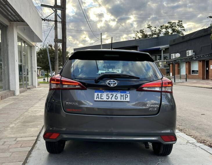 YARIS 5 PUERTAS 1.5 6M/T XLS año 2021 unico! Financia Bco. Santander. Acércate a ORIO HNOS, SAN GENARO, concesionario oficial SHINERAY, DOMY Utilitarios - Imagen 5
