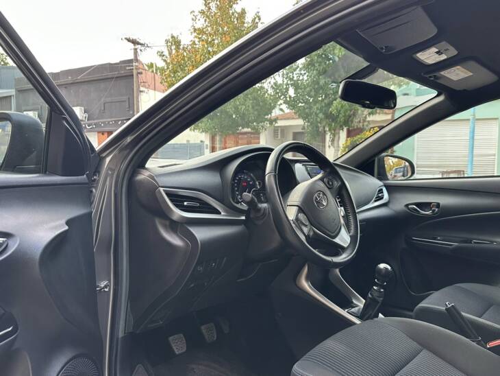 YARIS 5 PUERTAS 1.5 6M/T XLS año 2021 unico! Financia Bco. Santander. Acércate a ORIO HNOS, SAN GENARO, concesionario oficial SHINERAY, DOMY Utilitarios - Imagen 11