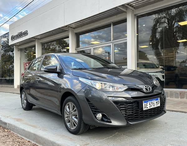 YARIS 5 PUERTAS 1.5 6M/T XLS año 2021 unico! Financia Bco. Santander. Acércate a ORIO HNOS, SAN GENARO, concesionario oficial SHINERAY, DOMY Utilitarios