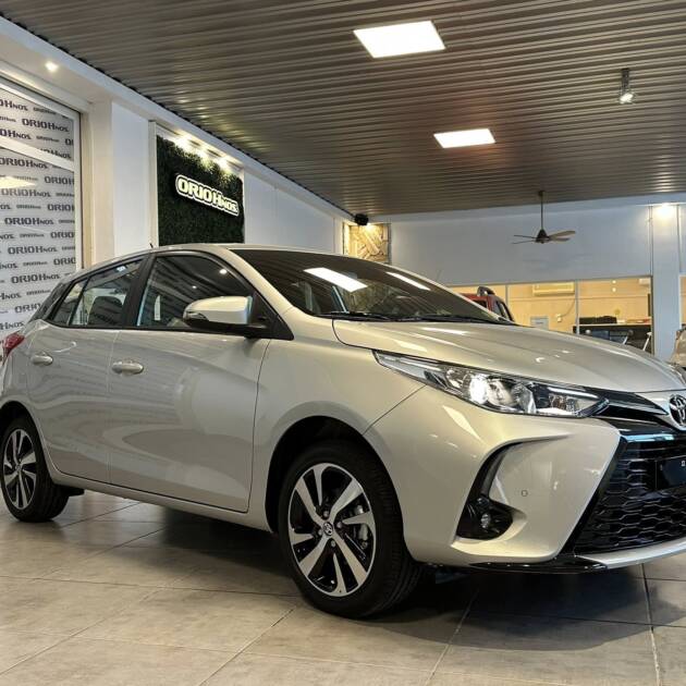 Toyota YARIS 5 PUERTAS 1.5 A/T XLS+ 0Km My2025, gris plata. Financia Bco. Santander o MG. Acércate a ORIO HNOS, SAN GENARO, concesionario oficial JMC, ISUZU, KAMA Camiones
