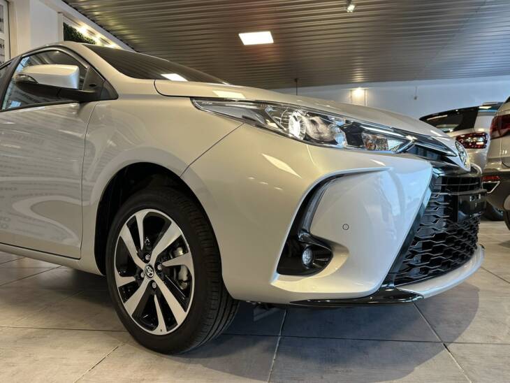 Toyota YARIS 5 PUERTAS 1.5 A/T XLS+ 0Km My2025, gris plata. Financia Bco. Santander o MG. Acércate a ORIO HNOS, SAN GENARO, concesionario oficial JMC, ISUZU, KAMA Camiones - Imagen 14