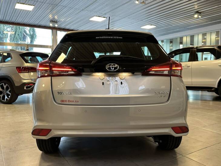 Toyota YARIS 5 PUERTAS 1.5 A/T XLS+ 0Km My2025, gris plata. Financia Bco. Santander o MG. Acércate a ORIO HNOS, SAN GENARO, concesionario oficial JMC, ISUZU, KAMA Camiones - Imagen 6