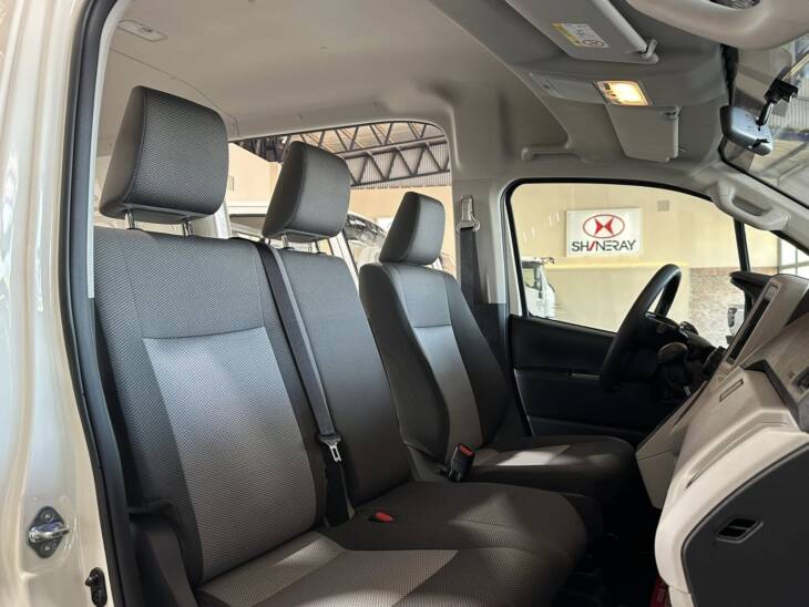 HIACE FURGON L2H2 2.8 TDI 6 A/T 0Km My2025. Financia Bco. Santander o MG. Acércate a ORIO HNOS, SAN GENARO, concesionario oficial JMC, ISUZU, KAMA Camiones - Imagen 10