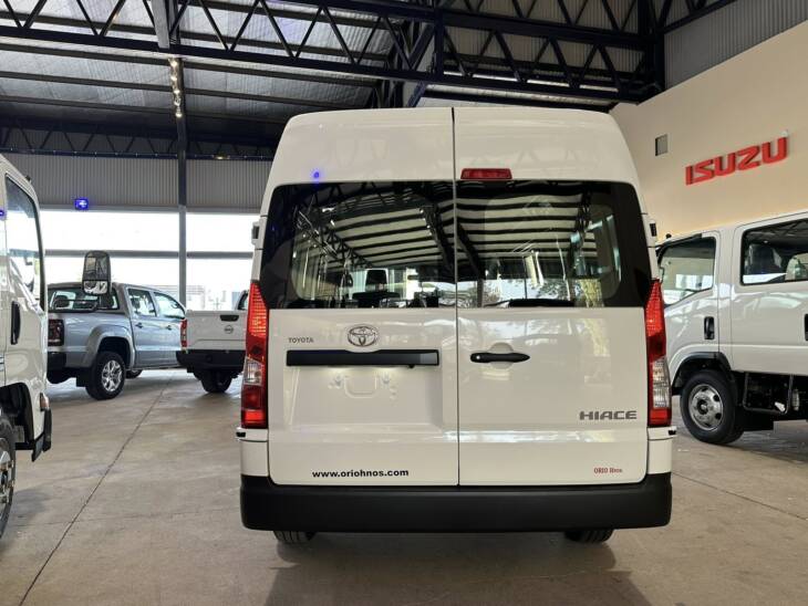 HIACE FURGON L2H2 2.8 TDI 6 A/T 0Km My2025. Financia Bco. Santander o MG. Acércate a ORIO HNOS, SAN GENARO, concesionario oficial JMC, ISUZU, KAMA Camiones - Imagen 5