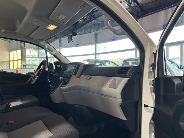 HIACE FURGON L2H2 2.8 TDI 6 A/T 0Km My2025. Financia Bco. Santander o MG. Acércate a ORIO HNOS, SAN GENARO, concesionario oficial JMC, ISUZU, KAMA Camiones - Imagen 9