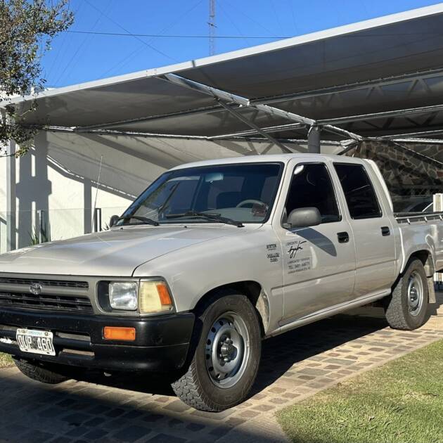 HILUX D/CABINA DIESEL DLX 4x2 año 2001 IMPECABLE! Acércate a ORIO HNOS, SAN GENARO, concesionario oficial JMC, ISUZU, KAMA Camiones