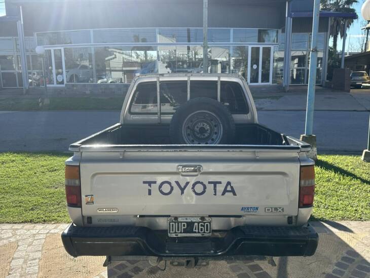 HILUX D/CABINA DIESEL DLX 4x2 año 2001 IMPECABLE! Acércate a ORIO HNOS, SAN GENARO, concesionario oficial JMC, ISUZU, KAMA Camiones - Imagen 4