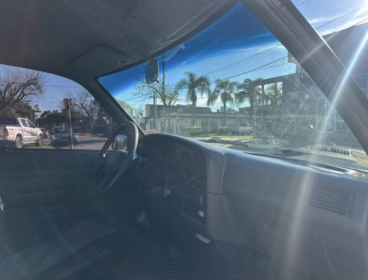 HILUX D/CABINA DIESEL DLX 4x2 año 2001 IMPECABLE! Acércate a ORIO HNOS, SAN GENARO, concesionario oficial JMC, ISUZU, KAMA Camiones - Imagen 12