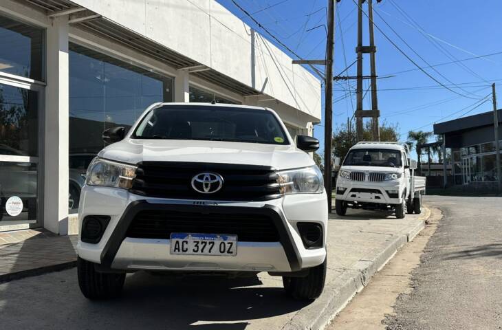 HILUX D/CABINA 2.4 TDI DX 4x2 año 2018. Financia Bco. Santander. Acércate a ORIO HNOS, SAN GENARO, concesionario oficial JMC, ISUZU, KAMA Camiones - Imagen 7