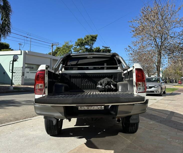 HILUX D/CABINA 2.4 TDI DX 4x2 año 2018. Financia Bco. Santander. Acércate a ORIO HNOS, SAN GENARO, concesionario oficial JMC, ISUZU, KAMA Camiones - Imagen 5