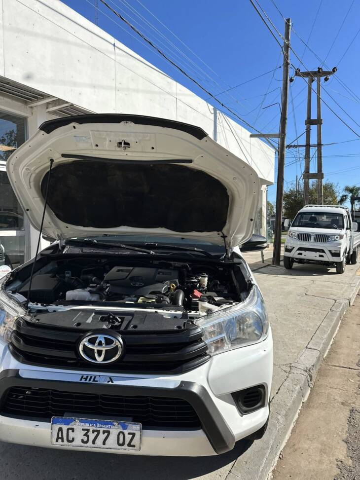 HILUX D/CABINA 2.4 TDI DX 4x2 año 2018. Financia Bco. Santander. Acércate a ORIO HNOS, SAN GENARO, concesionario oficial JMC, ISUZU, KAMA Camiones - Imagen 12