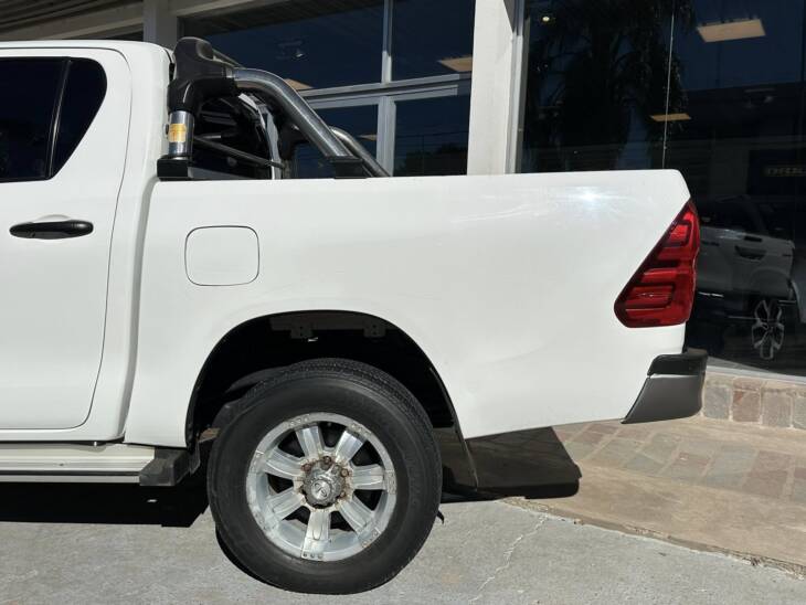 HILUX D/CABINA 2.4 TDI DX 4x2 año 2018. Financia Bco. Santander. Acércate a ORIO HNOS, SAN GENARO, concesionario oficial JMC, ISUZU, KAMA Camiones - Imagen 11