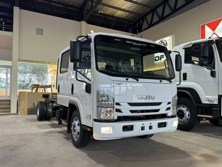 ISUZU NPR 75 CABINA DOBLE 5,2cc 160cv 7 PASAJ. 0Km my2025. Financia Bco. Santander. Acércate a ORIO HNOS, SAN GENARO, concesionario oficial JMC, ISUZU, KAMA Camiones - Imagen 14